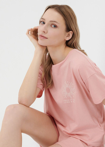 Розовая всесезон пижамная футболка Sinsay