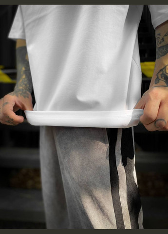 Біла стильна футболка Vakko