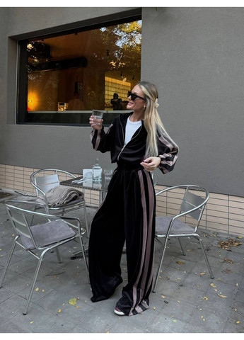 Женский спортивный велюровый костюм с контрастными полосами. No Brand (363969561)