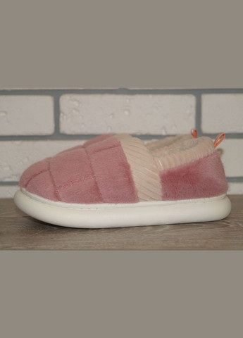 Фиолетовые женские тапочки чуни / закрытые тапочки No Brand с логотипом, с белой подошвой