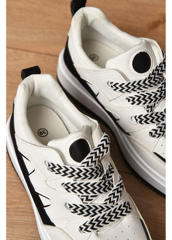 Кроссовки женские черно-белого цвета на шнуровке Let's Shop чёрно-белые демисезоны (360938883)