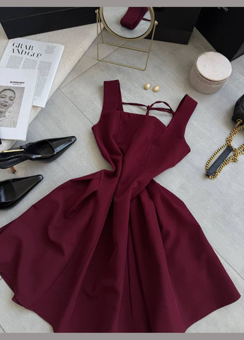 Бордовое коктейльное приталенное платье мини с широкими бретелями и расклешенной юбкой MonCher