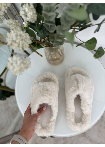 Жіночі хутряні тапки молочного кольору з м’якою устілкою / Домашні капці з штучного хутра айворі / Теплі жіночі тапочки молочні No Brand (367102145)