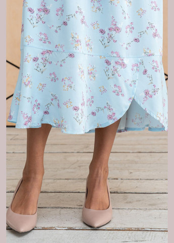 Світло-блакитна повсякденний сукня міді довжини з коміром стійкою та кишенями в бічних швах (пл 20) RiMari