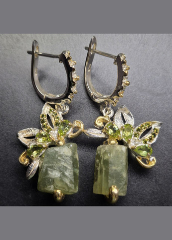 Серебряные серьги с натуральными зелеными кристаллами берилла и хризолитами женские, вензеля Handmade (327096619)