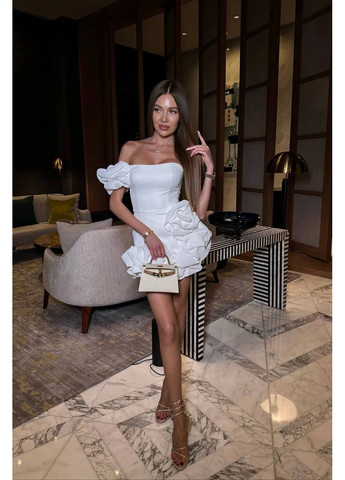 Молочна святковий жіноча сукня міні з об'ємними воланами та відкритими плечима з відкритими плечима MonCher