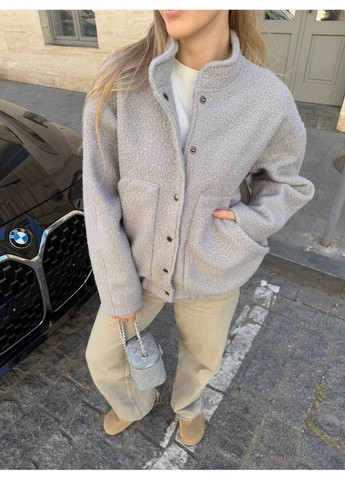 Серая демисезонная женский бомбер из мягкой фактурной ткани. No Brand