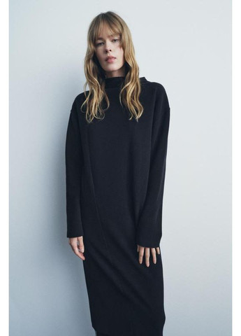Чорна м’яка сукня міді Zara