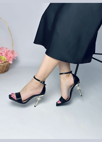 Жіночі модні босоніжки з каблуком Фенді чорні з ремінцем No Brand (329447843)