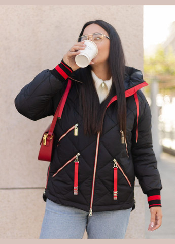 Черная зимняя зимняя женская короткая куртка черная с молочным 122252 Svidni