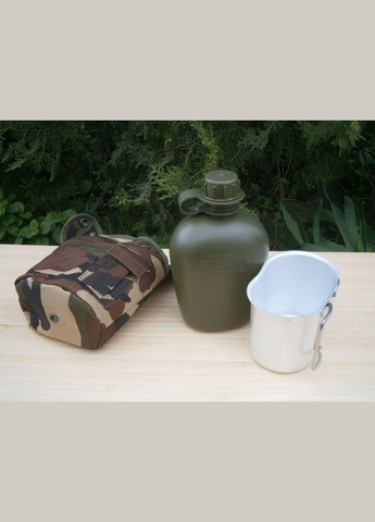 Фляга з кружкою US Вottle 1 л пластикова в чохлі Woodland No Brand (302391925)