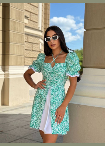 Зеленое короткое платье с разрезом зеленого цвета 32094 а-силуэт Fashion с цветочным принтом