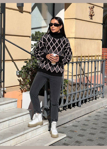 Черный демисезонный женский свитер с горловиной Fashion