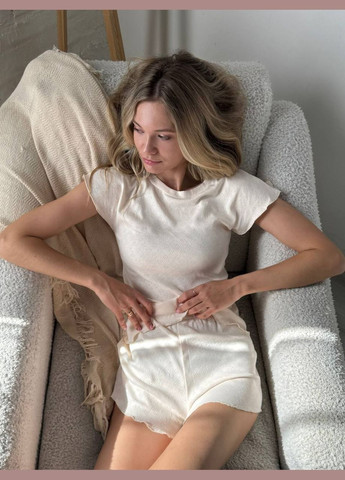 Молочная всесезон женская пижама футболка + шорты FINO Mode