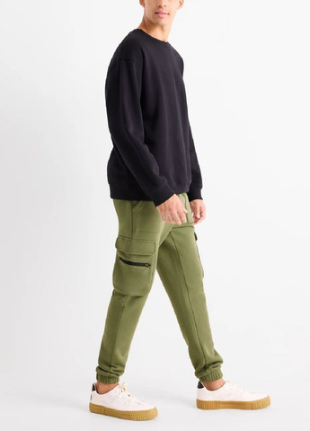 Зеленые спортивные демисезонные брюки C&A