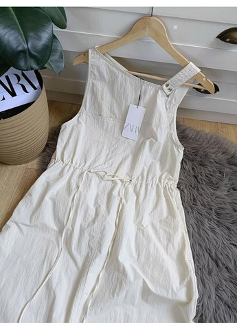 Бежевое aсимметричное нейлоновое платье меди Zara