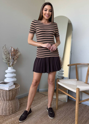 Базова повсякденна приталена кофта в рубчик в смужку з короткими рукавами Україна (330748742)