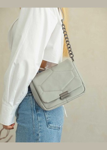 Серая женская сумка кросс-боди на замке из экокожи «Санди» ремень украшен цепочкой WeLassie (298570979)