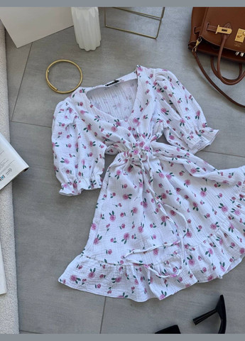 Білий повсякденний, коктейльна жіноча сукня міні у білому кольорі з рожевим квітковим принтом No Brand з квітковим принтом