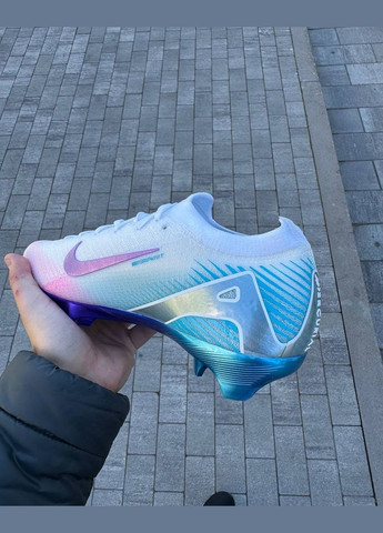 Белые футбольные бутсы No Brand