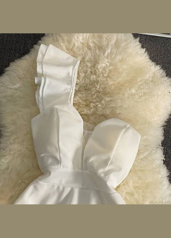 Білий коротка біла сукня через одне плече з крепдайвінгу, ніжна сукня без рукава та з відкритим декольте No Brand
