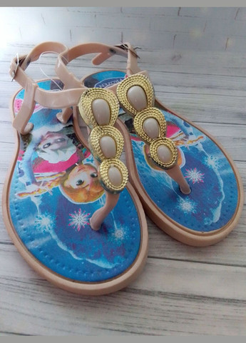 Бежевые босоножки для девочек бежевого цвета No Brand с заклепками