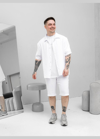 Белый летний стильный костюм из легкого материала с рубашкой, с шортами Vakko