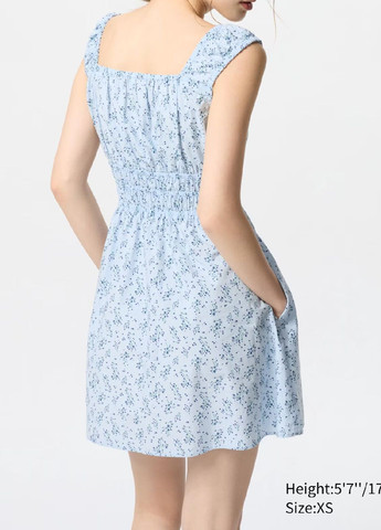 Белое платье Uniqlo с цветочным принтом