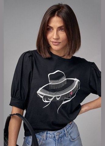 Черная летняя женская футболка с рукавами-фонариками и принтом шляпки Lurex