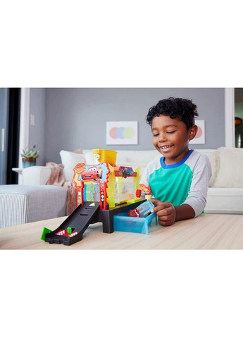 Ігровий набір Cars Зміни колір Автомийка з МакКвіном JBM70 Hot Wheels (372743257)