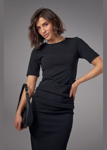 Черное деловое силуэтное платье миди с драпировкой - черный Lurex