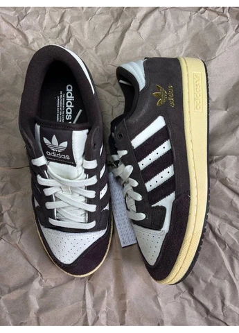 Коричневые демисезонные кроссовки мужские кожаные centennial 85 low размер 42 adidas