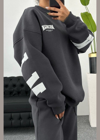 Спортивний костюм жіночий на флісі графітового кольору Let's Shop (307903601)