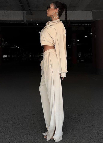 Повседневный оверсайз костюм двойка декорированный кантом: укороченная кофта на молнии + брюки с вырезами Tik-Tak (322677744)