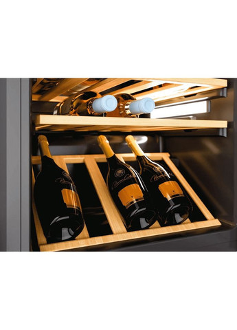 Холодильник для вина CWC 200 EELW/NF Candy