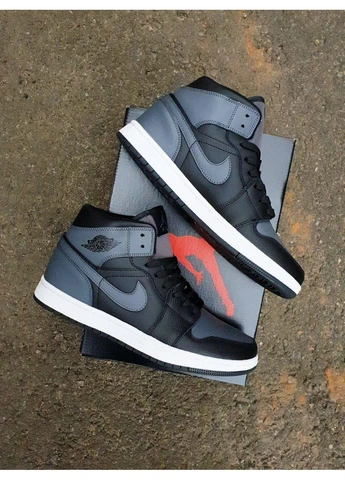 Черные демисезонные кроссовки мужские nike air jordan 1 retro high black grey 2.0 найк аир джордан черные No Brand