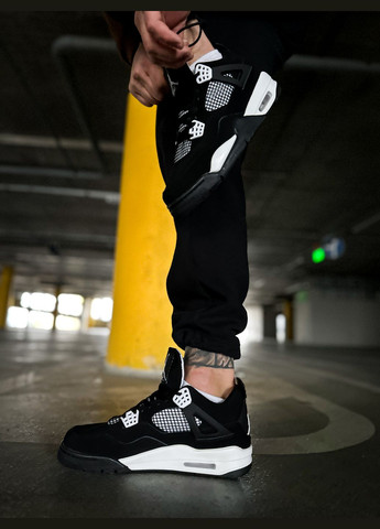 Чорні всесезон кросівки чоловічі і жіночі nike air jordan 4 retro white tunder black | найк аір джордан 4 ретро чорні No Brand