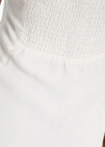 Белое летнее платье Bershka