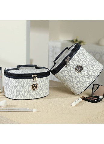 Вместительная водонепроницаемая косметичка бочонок белого цвета с символикой бренда Michael Kors No Brand (316580406)