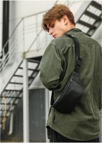 Сумка на пояс бананка кожаная Tirso PSO черный (R-81119001m-VS) Sambag (302450250)