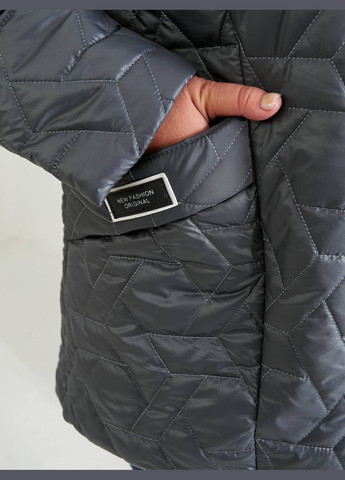 Графітова демісезонна куртка жіноча батал демісезонна графіт стьобана з синтепоном на косу блискавку і капюшоном косуха Viki Куртка