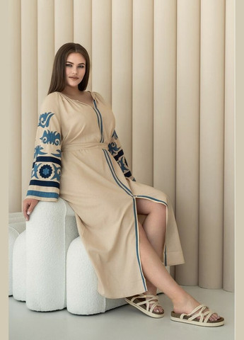 Бежевая платье женское бежевое свободного кроя с абстрактной синей вышивкой seam mksmv190/577 Modna KAZKA (336932129)