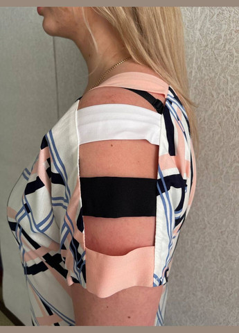 Кремова повсякденний, коктейльна довга сукня з асиметричним вирізом та оригінальним рукавом персикова Capricious з геометричним візерунком