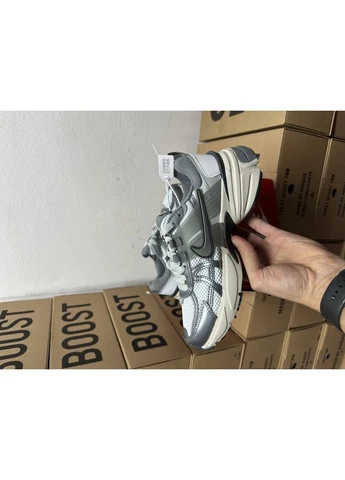 Білі літні кросівки nike runtekk v2k summit white metalic silver найк рантек No Brand