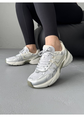 Кроссовки женские и мужские Nike V2K Runtekk White Metallic | Найк Рантекк В2К белые демисезоны (371770616)