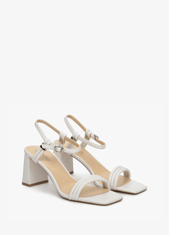 Босоніжки, колір молочний Estro (299766935)