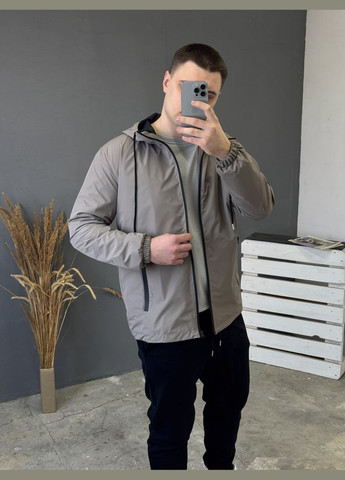 Светло-серая демисезонная ветровка Vakko