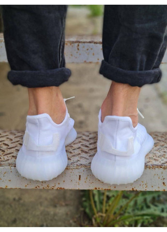Белые демисезонные кроссовки мужские adidas yeezy boost 350 mono white v2 адидас изи буст No Brand