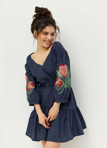 Комбинированное женское летнее платье синего цвета с яркой вышивкой mkrm4094-1 Modna KAZKA