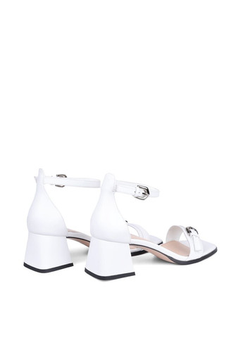 Белые женские босоножки 2527-65-1 белая кожа Attizzare